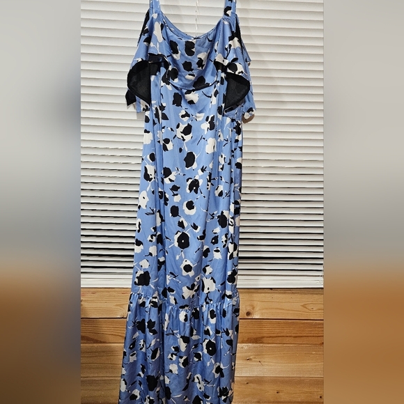 Floral Blue Off-Shoulder Dress Size 48 - Picture 5 of 7